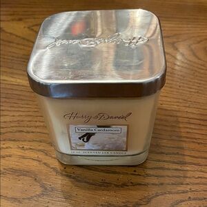 Harry & David Vanilla Cardamom Scented Candle‎